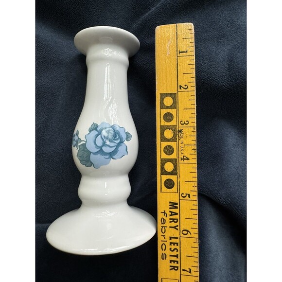 VTG‎ Corning Candlestick Pair In Blue Velvet pattern, Roses Country Farmhouse - Picture 3 of 9